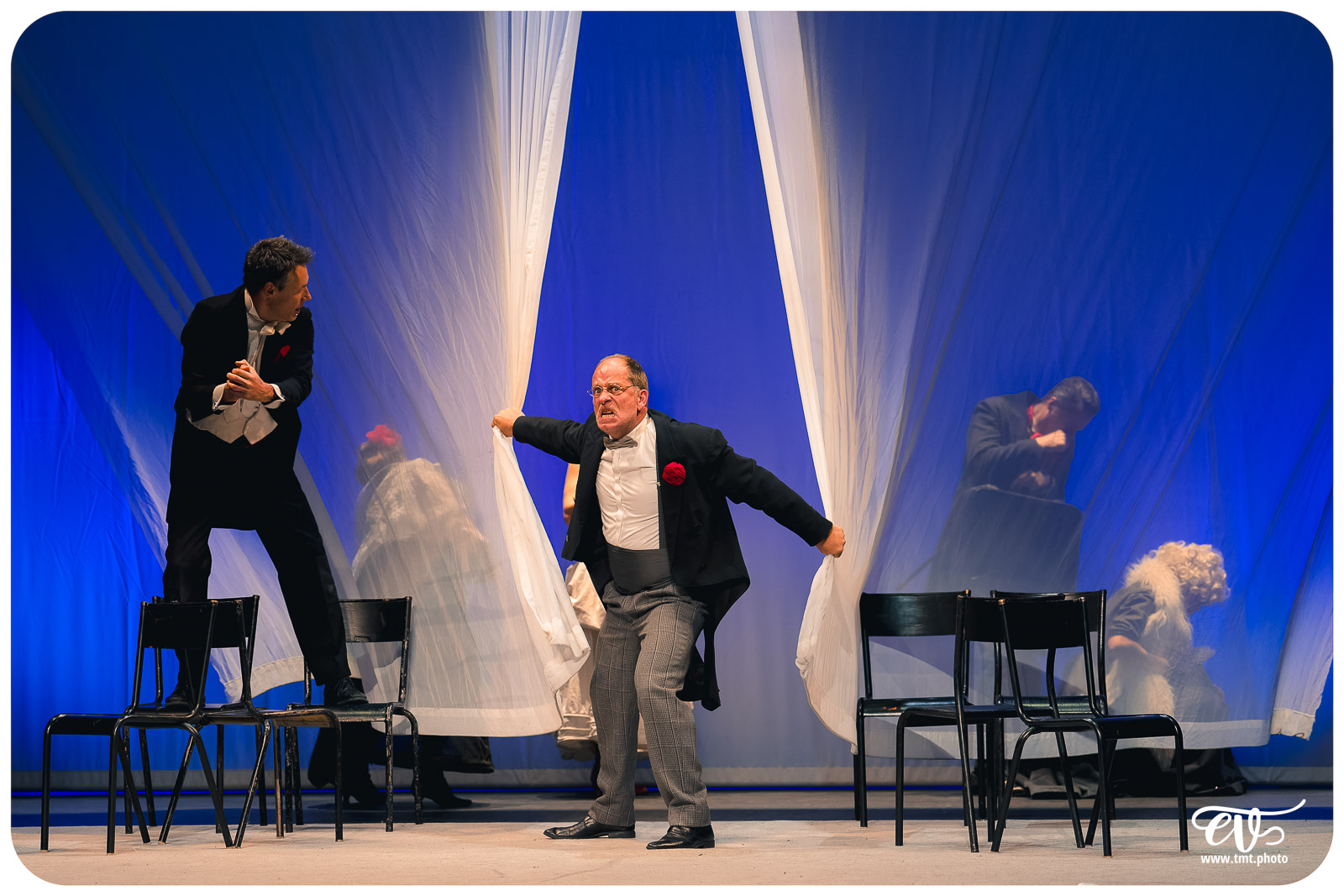 UN FIL A LA PATTE (CIE VIVA)